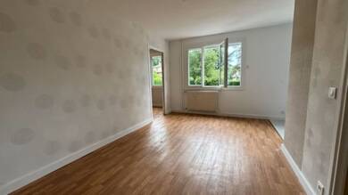 Appartement à louer 780 € 2 pièces 1 chambre 40 m² Étage 1/3 Chatillon sur Chalaronne 01400