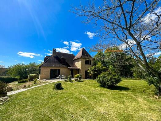 Maison à vendre 234 000 € 6 pièces 3 chambres 175 m² 2 090 m² de terrain Bassillac et Auberoche 24330