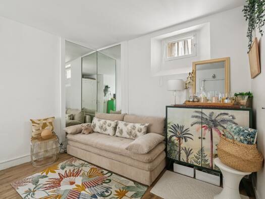 Loft à vendre 215 000 € 1 pièce 1 chambre 14 m² Étage 5/6 Saint Gervais Paris 4ème arrondissement 75004