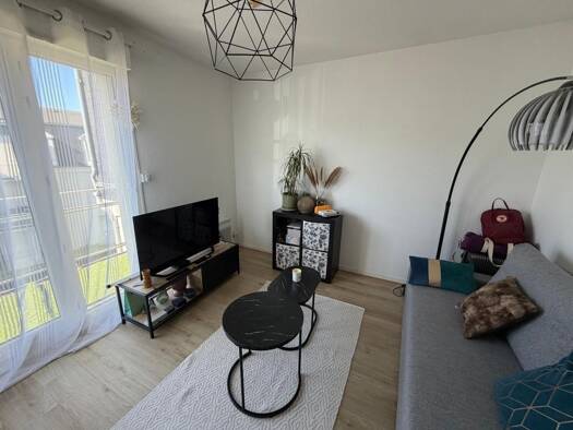Appartement à louer 506 € 1 pièce 27,5 m² Étage 2/2 Branchoire Chambray-lès-Tours 37170
