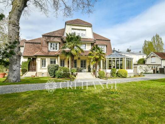 Maison à vendre 3 450 000 € 10 pièces 7 chambres 386 m² 2 227 m² de terrain Sud RER Le Vésinet 78110