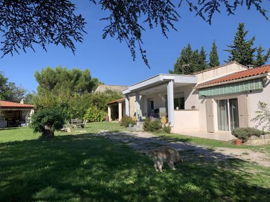 Maison de plain-pied à vendre 445 000 € 5 pièces 3 chambres 180 m² 1 958 m² de terrain Tavel 30126