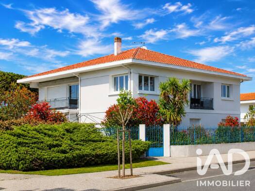 Maison à vendre 1 078 000 € 9 pièces 7 chambres 308 m² 996 m² de terrain Arès 33740