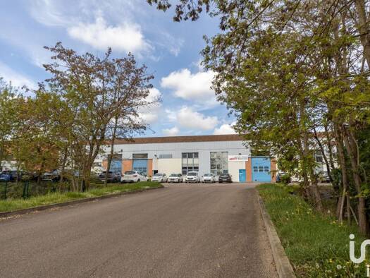 Local d'activités à vendre 990 000 € 1 200 m² d'espace de stockage Centre-Entre Deux Gares Mantes-la-Ville 78711