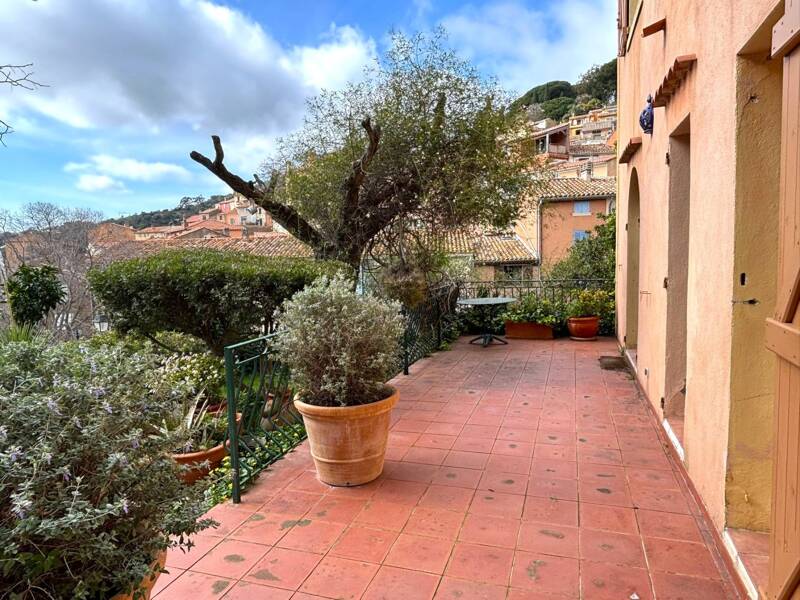 Maison à louer, 138m², BORMES LES MIMOSAS