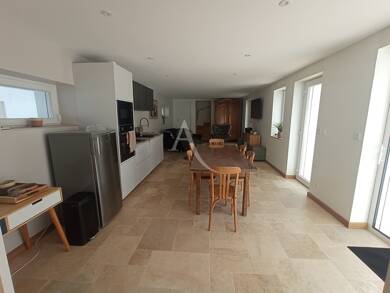 Maison à louer 1 100 € 4 pièces 3 chambres 98 m² Centre Challans 85300