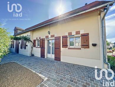 Maison à vendre 300 000 € 9 pièces 8 chambres 190 m² 3 000 m² de terrain Château-Renard 45220