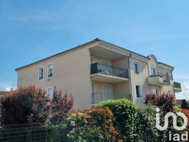 Appartement à vendre 180 000 € 3 pièces 2 chambres 67 m² Dernier étage, Étage 2/2 Sud & Est Saint-Galmier 42330