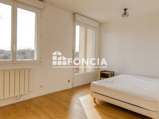 Appartement à vendre 99 990 € 5 pièces 3 chambres 83,1 m² Étage 4/4 Hauts Quartiers-Clos Coutard Saumur 49400