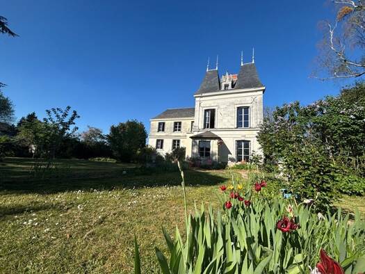 Maison à vendre 498 000 € 8 pièces 6 chambres 190 m² 1 900 m² de terrain Angers 49000