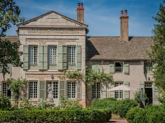 Maison à vendre 1 950 000 € 15 pièces 8 chambres 800 m² 7 100 m² de terrain Givry 71640