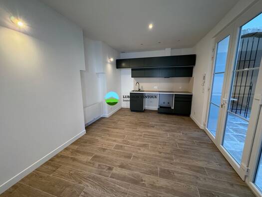 Appartement à louer 800 € 5 pièces 3 chambres 85 m² RDC/2 Caromb 84330