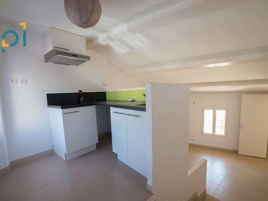 Appartement à vendre 144 000 € 2 pièces 1 chambre 31 m² RDC Zone Urbaine Lambesc 13410