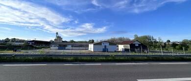 Local commercial à vendre 320 000 € 1 300 m² de surface de vente Orthez 64300