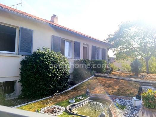 Maison de plain-pied à vendre 194 000 € 8 pièces 4 chambres 180 m² 960 m² de terrain La Châtaigneraie 85120