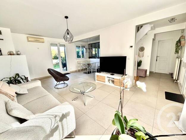 Maison à vendre 354 000 € 5 pièces 3 chambres 90 m² 241 m² de terrain Claye-Souilly 77410