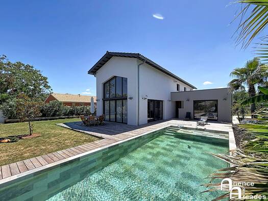Maison à vendre - Première occupation 847 000 € 7 pièces 4 chambres 250 m² 1 500 m² de terrain Saint-Sulpice-et-Cameyrac 33450