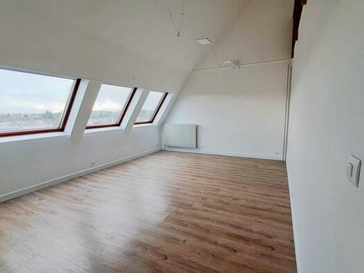 Duplex à louer 1 903 € 3 pièces 2 chambres 89 m² Étage 5/5 Centre Ville Centre Fontainebleau 77300