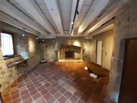 Boutique à vendre Fonds de commerce 250 € 32 m² de surface de vente Ussel 19200