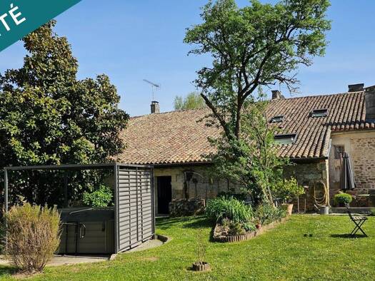 Maison à vendre 384 000 € 8 pièces 5 chambres 239 m² 1 228 m² de terrain Dignac 16410