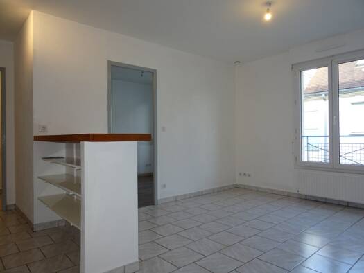 Triplex à louer 540 € 2 pièces 1 chambre 33 m² Étage 2/4 Auneau-Bleury-Saint-Symphorien 28700