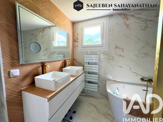 Duplex à vendre 299 000 € 4 pièces 3 chambres 96 m² Étage 2/2 Bois Maurepas-Bois Joli-Coudray Maurepas 78310