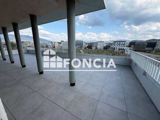 Appartement à louer 2 095 € 3 pièces 2 chambres 66,5 m² Étage 4/6 Est Ambilly 74100