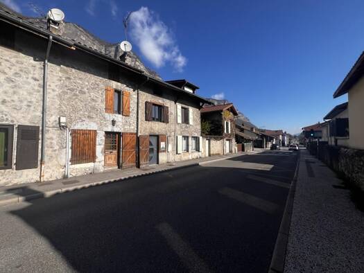 Maison de ville à vendre 169 000 € 4 pièces 3 chambres 66,62 m² 150 m² de terrain Fragnes-Village-Brocey-Croix des Ayes Crolles 38920