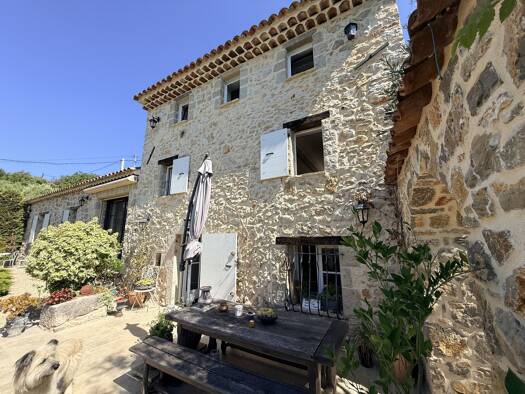 Mas à vendre 559 000 € 4 pièces 2 chambres 115 m² 3 110 m² de terrain Mons 83440