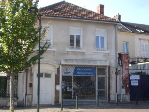 Local commercial à louer 834 € Les Eglantiers Vernon 27200