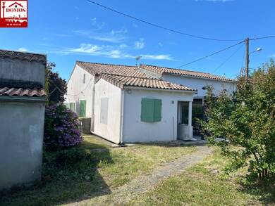 Maison de plain-pied à vendre 215 000 € 3 pièces 2 chambres 90 m² 804 m² de terrain St Germain d Esteuil 33340