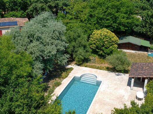 Villa à vendre 730 000 € 6 pièces 5 chambres 142,5 m² 3 500 m² de terrain Saint Antoine L'Isle-sur-la-Sorgue 84800