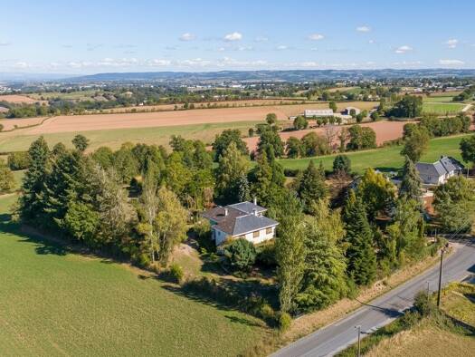 Maison de plain-pied à vendre 389 990 € 8 pièces 5 chambres 376 m² 7 810 m² de terrain Amphitheatre Rodez 12000