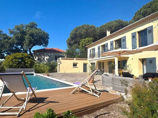 Villa à vendre 1 053 000 € 7 pièces 5 chambres 176 m² 1 227 m² de terrain Bormes-les-Mimosas 83230