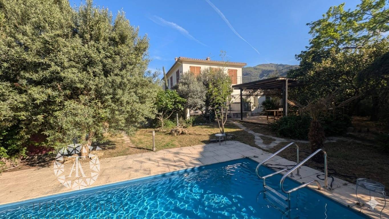 Maison à vendre, 170m², LAROQUE DES ALBERES