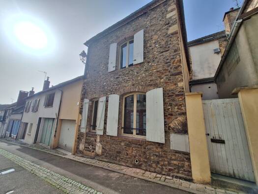 Maison à louer 750 € 3 pièces 2 chambres 83 m² 150 m² de terrain Toucy 89130