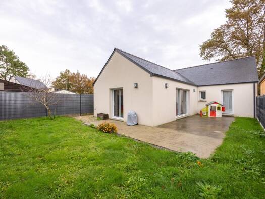 Maison de plain-pied à vendre 378 000 € 4 pièces 3 chambres 102 m² 352 m² de terrain Sud Sucé-sur-Erdre 44240