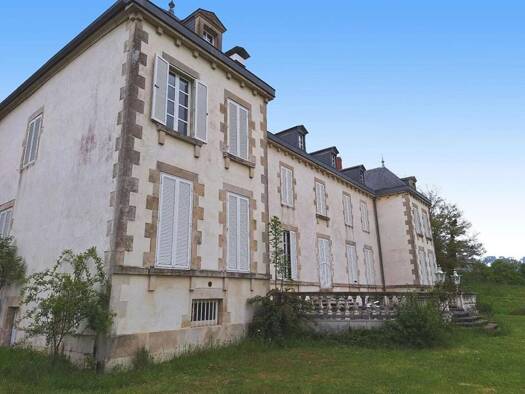 Château à vendre 1 000 000 € 12 pièces 7 chambres 395,85 m² 45 000 m² de terrain Moulins-Engilbert 58290