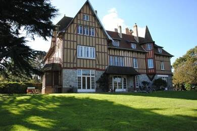 Maison à louer 3 800 € 10 pièces 5 chambres 471 m² Coteaux de la Mayenne Avrille 49240