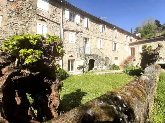Appartement à vendre 119 000 € 3 pièces 2 chambres 89 m² 1er étage Saint-Privat 07200