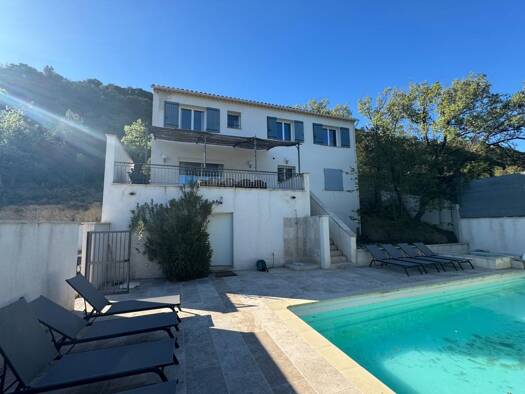 Villa à vendre 483 600 € 8 pièces 7 chambres 159 m² 1 946 m² de terrain Allemagne-en-Provence 04500