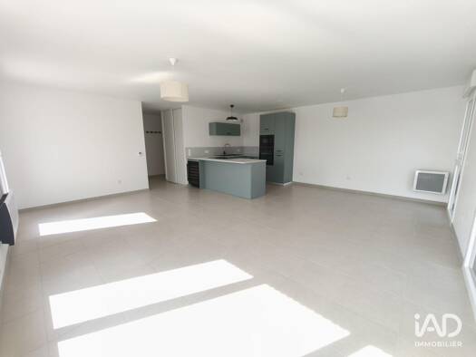 Appartement à louer 935 € 3 pièces 2 chambres 81 m² RDC L'Huisserie 53970