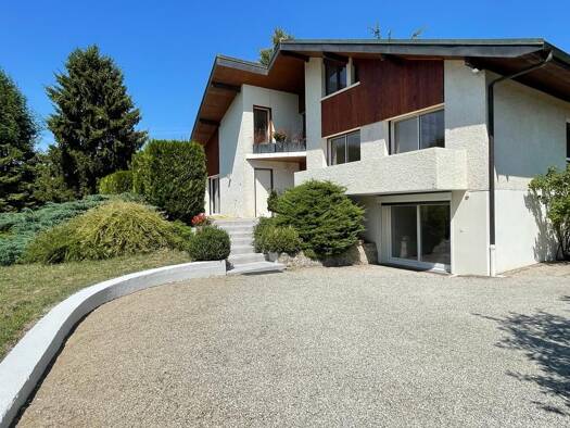 Maison à vendre 940 000 € 8 pièces 7 chambres 300 m² 2 151 m² de terrain Sciez 74140