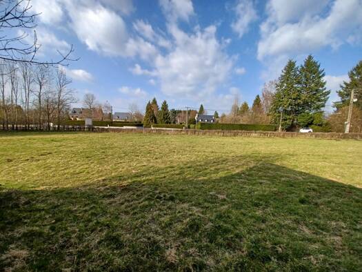 Terrain à vendre 34 880 € 4 565 m² de terrain Mauriac 15200