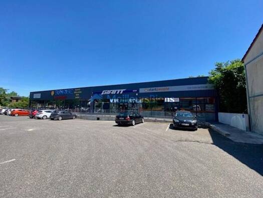 Local commercial à louer 3 600 € 300 m² de surface de vente Faubourg Nord Auch 32000