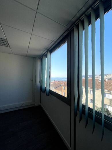 Espace bureau à vendre 5 700 000 € 3 000 m² de bureaux L'Estaque Marseille 13016
