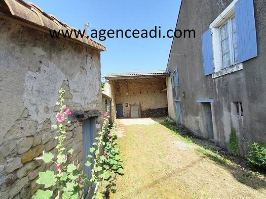 Maison à vendre 75 600 € 5 pièces 2 chambres 74 m² 598 m² de terrain Pamproux 79800