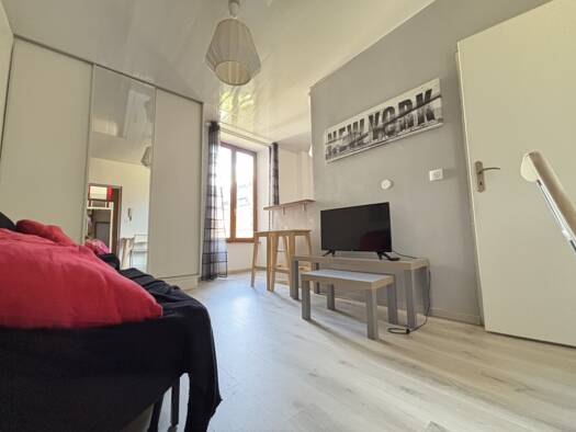Appartement à louer 340 € 1 pièce 18 m² RDC Belfort 90000