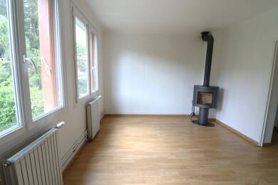 Appartement à louer 1 300 € 3 pièces 2 chambres 65 m² Étage 1/2 Saint-Cyr-l'École 78210