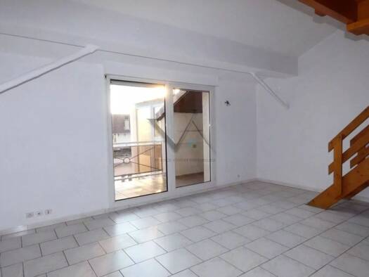 Appartement à louer 530 € 2 pièces 1 chambre 42 m² Étage 3/3 Ville-Basse Montélimar 26200